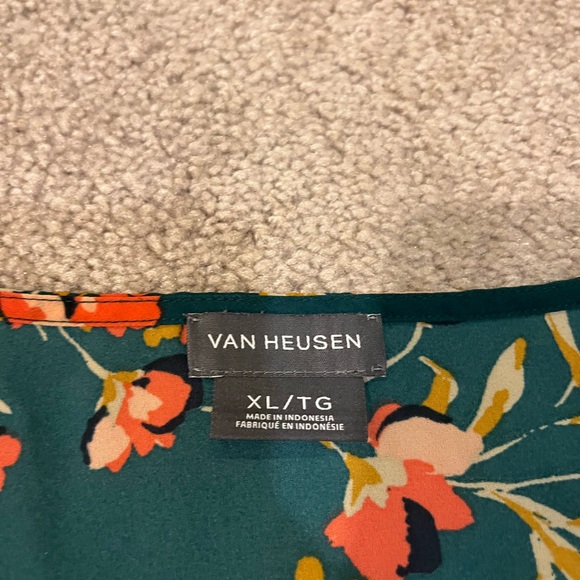 Van Heusen Blouse with Bell Sleeves - Picture 5 of 7